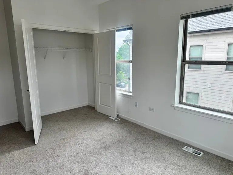 One Fifty Seven Oak Forest — Photo 24