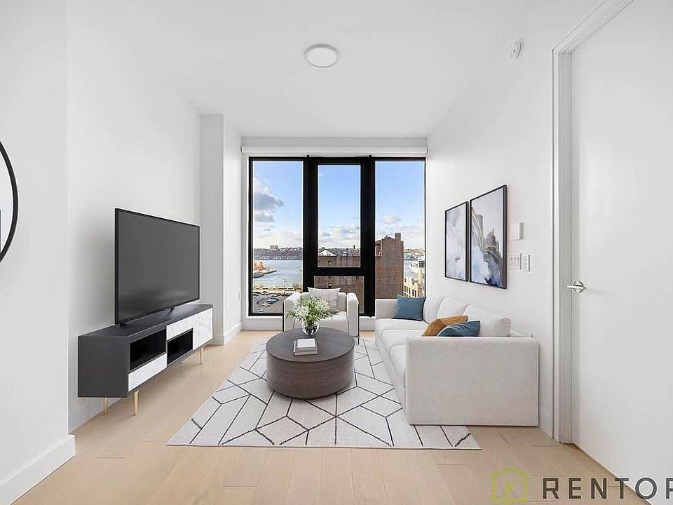 1st image of 554 W 46th St #307