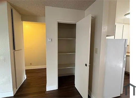 443 Fleming Ave E — Photo 15