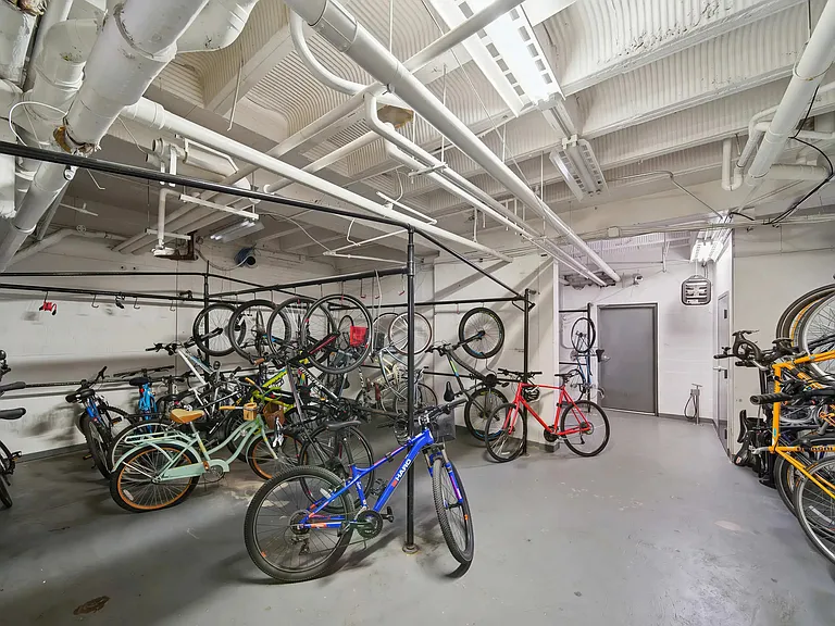 48 E Schiller St #B — Photo 6