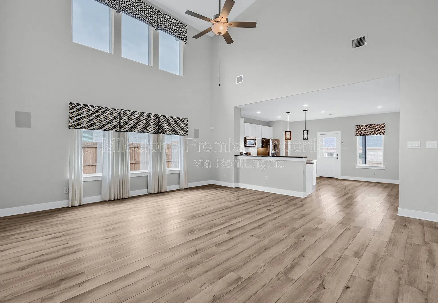 4 bed, 2.5 bath, 2592 sqft, $2,725 — Photo 4