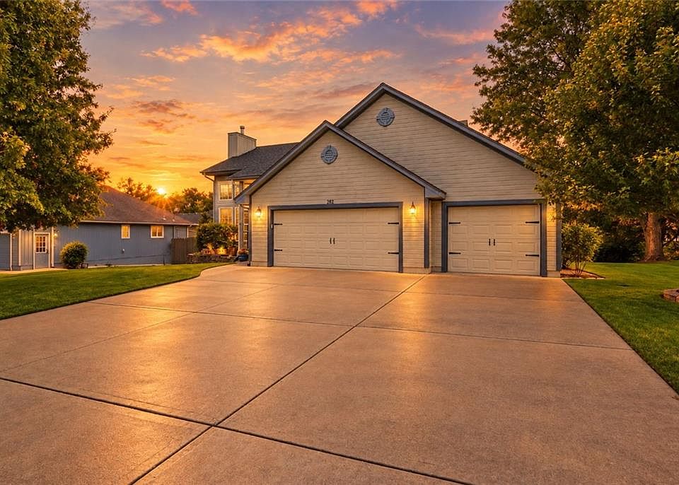 1st image of 301 Andrea Ln