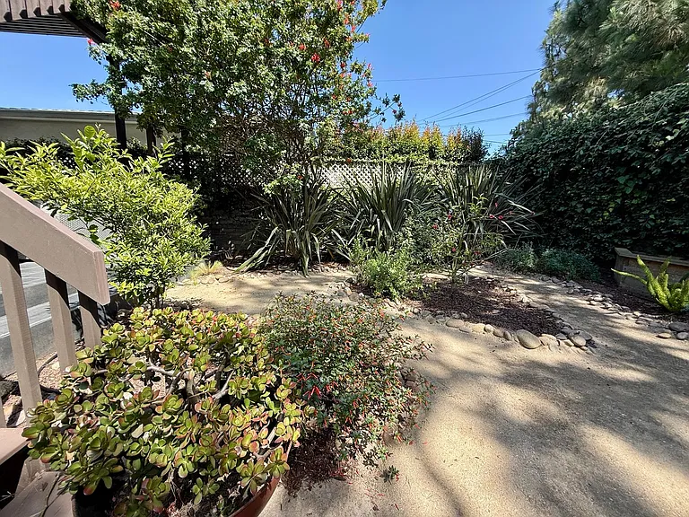 4221 Hill St — Photo 36