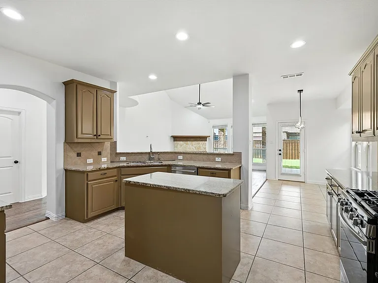 10421 Sexton Dr — Photo 10