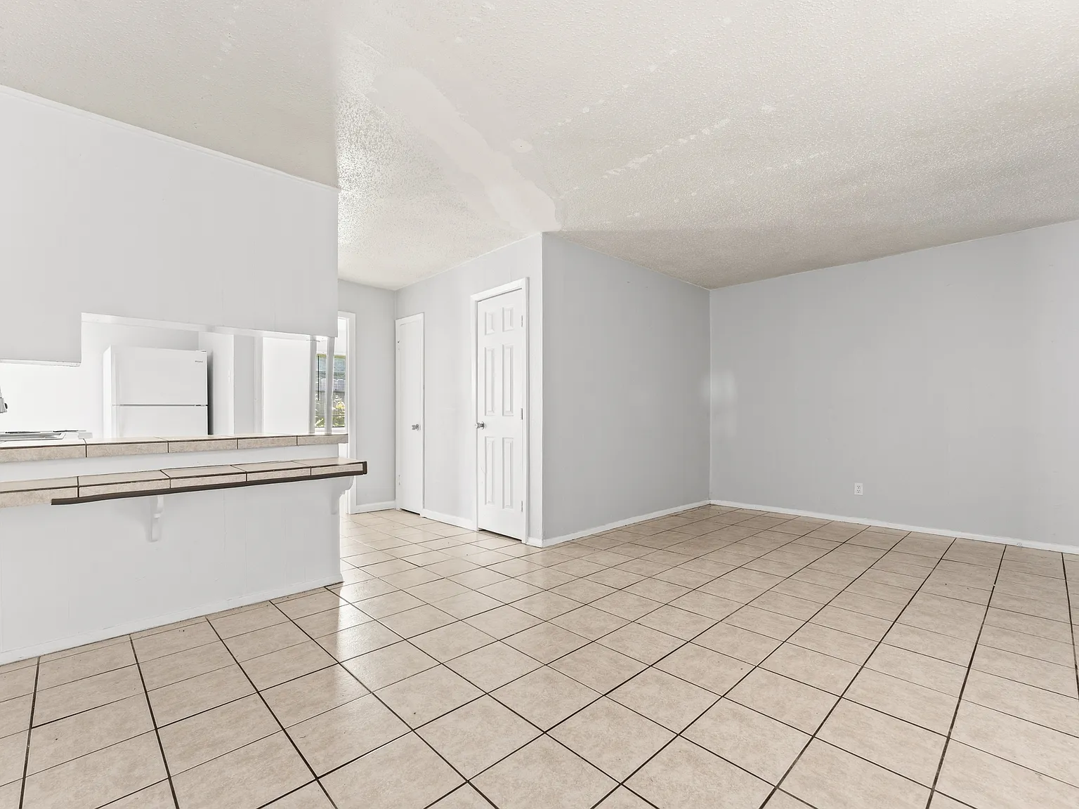 500 East Craven Avenue — Photo 3