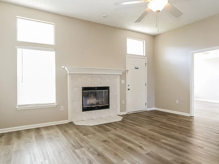 265 Maplewood Dr — Photo 4