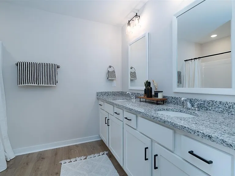 22108 Cove Ln #3 — Photo 7
