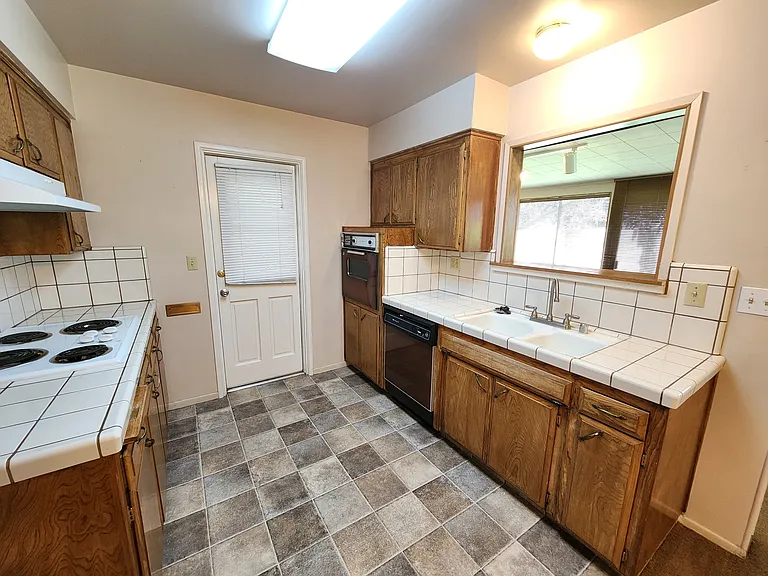 5604 Indian Wells Ave — Photo 6