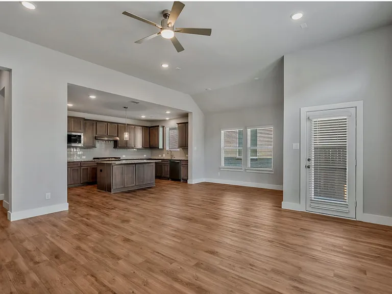 3304 Lake Palestine Rd — Photo 10