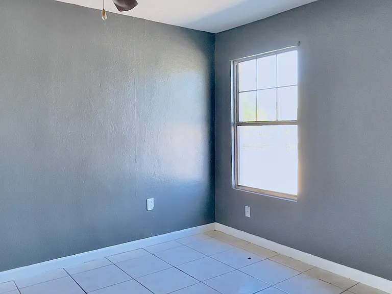 3105 N Hoehn Rd #3 — Photo 7