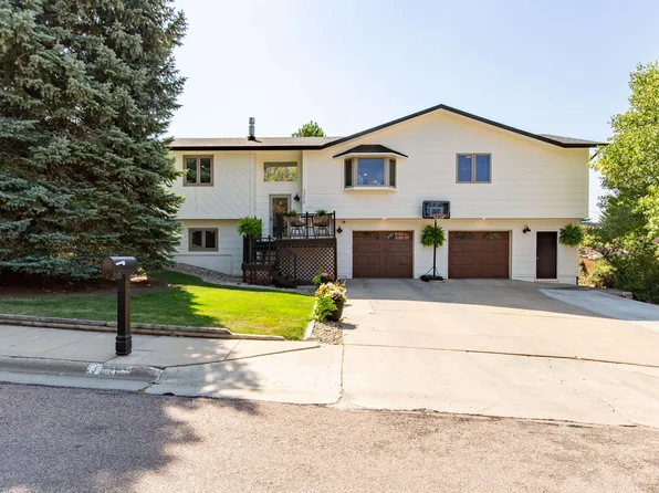 3215 Meadowbrook Dr, Rapid City, SD 57702