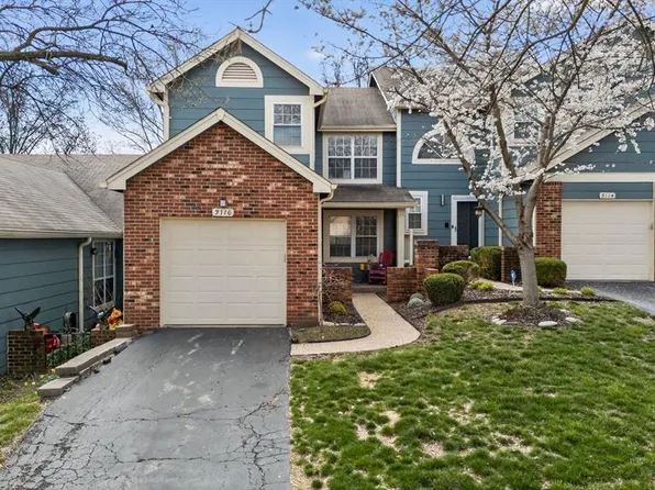 3116 Autumn Shores Dr, Maryland Heights, MO 63043