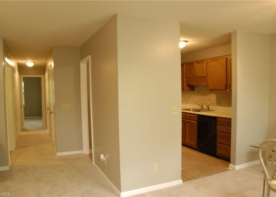 1st image of 721 Shelby Dr APT A