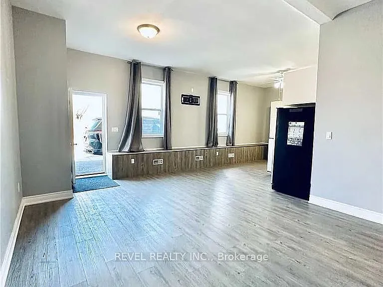 3 bed, $2,100 — Photo 4