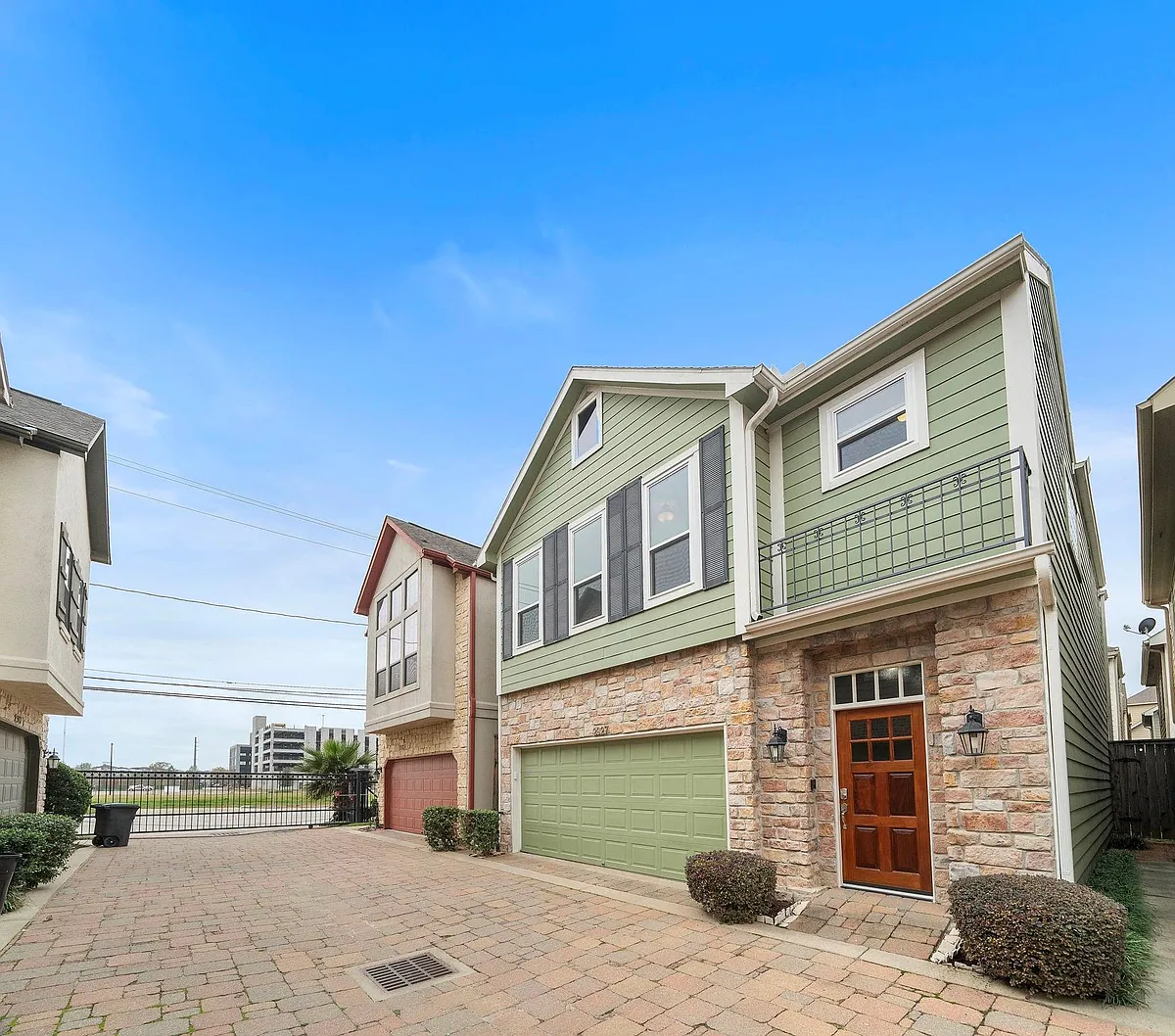 Building Photo - 2927 Clinton Dr
