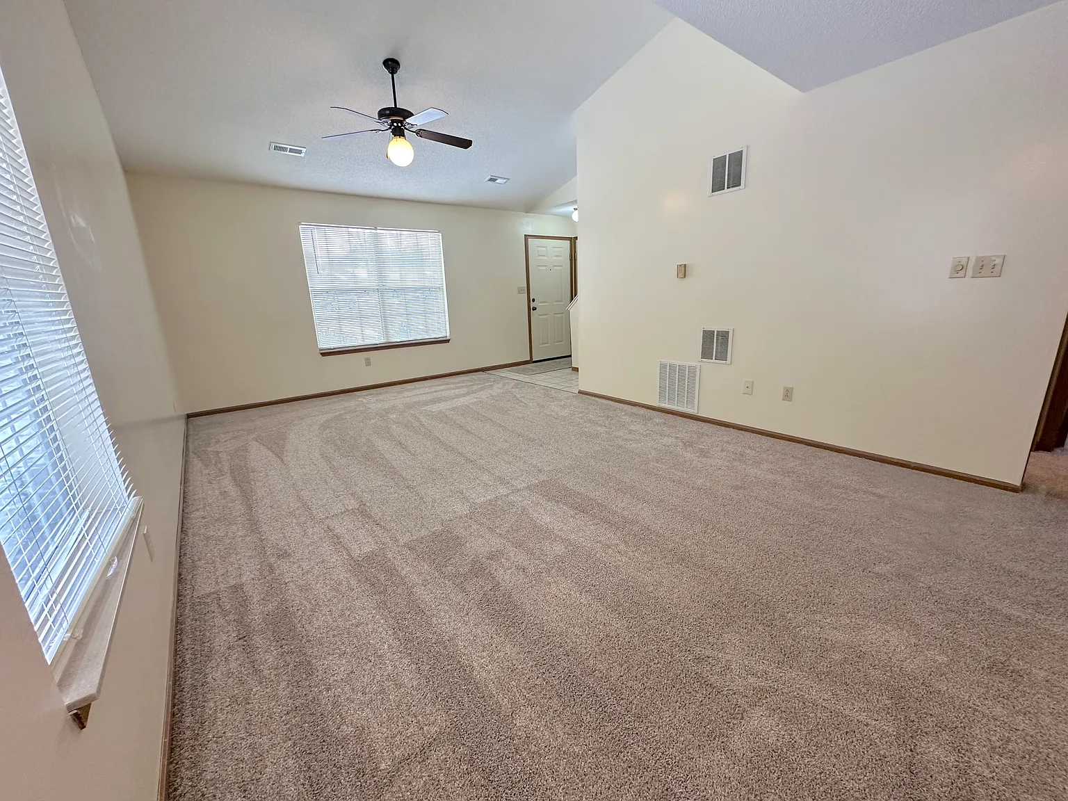3 bed, 1230 sqft, $1,400 — Photo 3
