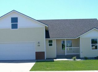 618 Arteaga Cir, Grandview, WA