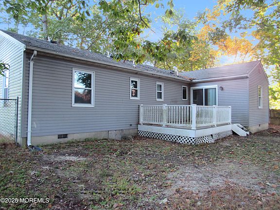 4th image of 757 Windsor Street