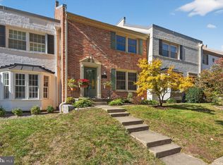 5944 Queenston St, Springfield, VA 22152