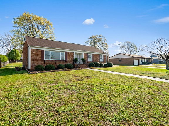 3rd image of 106 Whitestone Ave