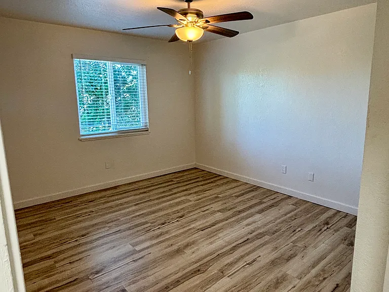 1629 Holly Dr #18 — Photo 7