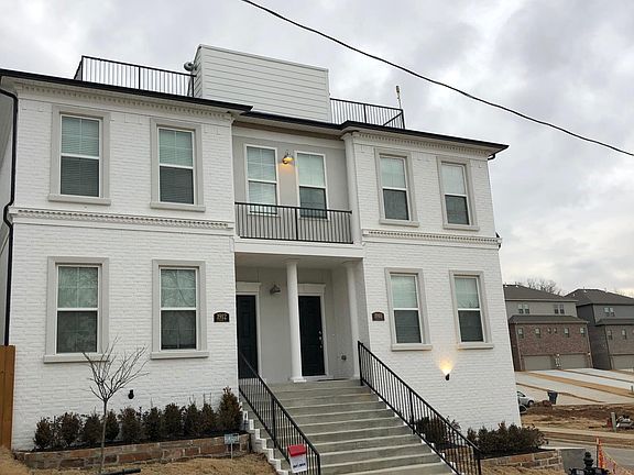 2nd image of 1920 W Maine St