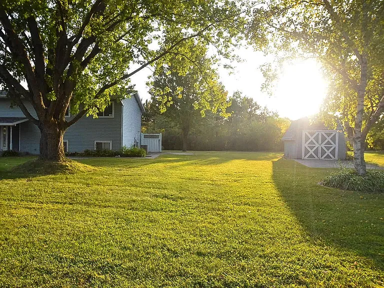 2501 Thomas Ct — Photo 34