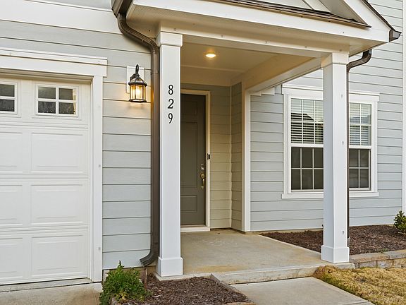 4th image of 829 Summit Crest Ct