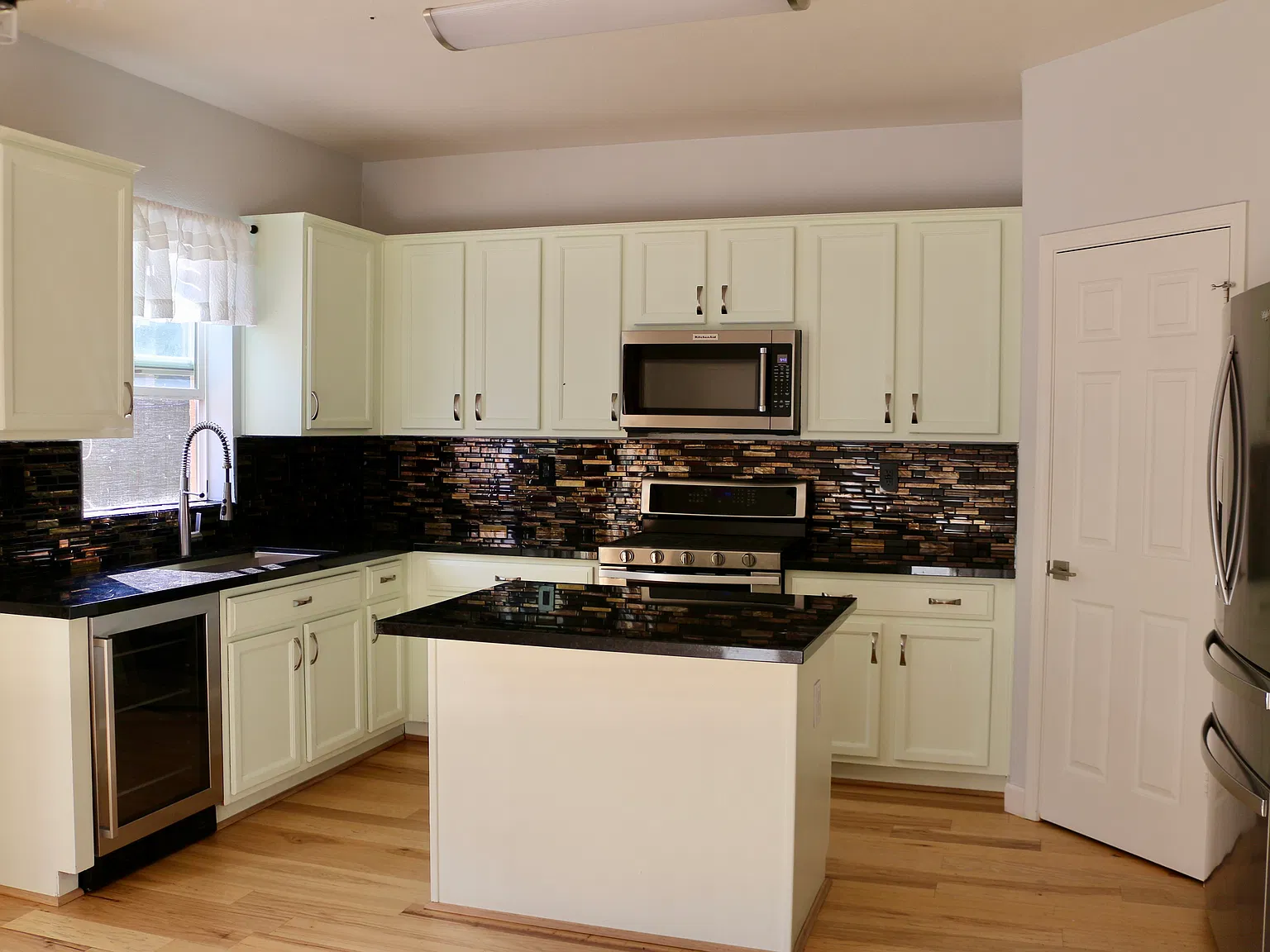 10652 Siskiyou Ln — Photo 4