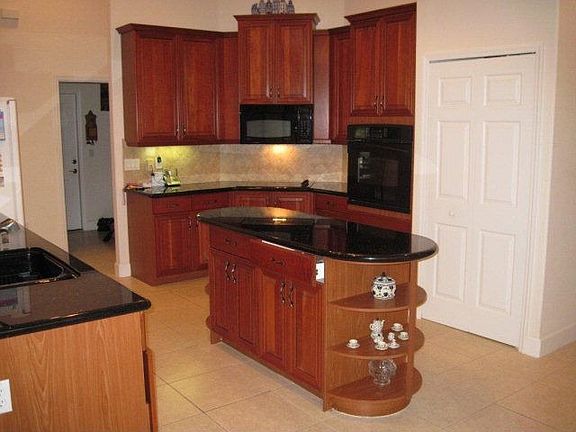 3rd image of 32 Riverbend Dr