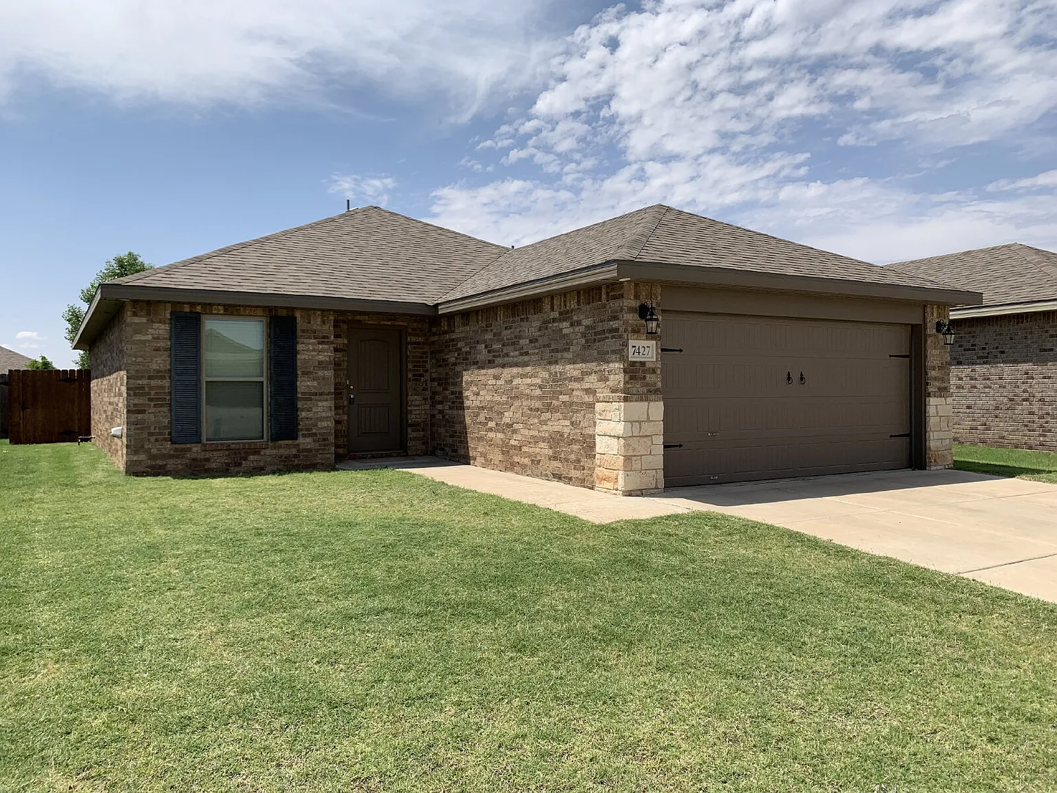 3 bed, 2.0 bath, 1457 sqft, $1,600 — Photo 2