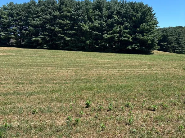 17509 Grace Rd, Hampstead, MD 21074