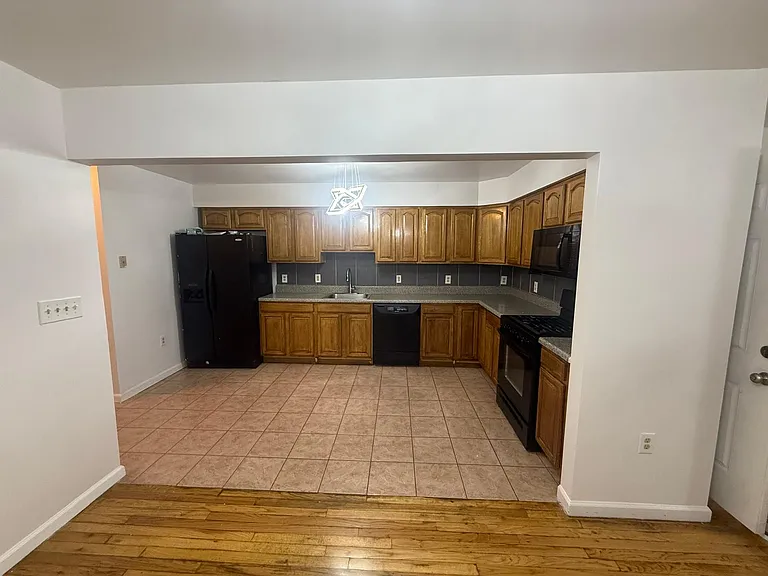 326 Livingston St #1 — Photo 3