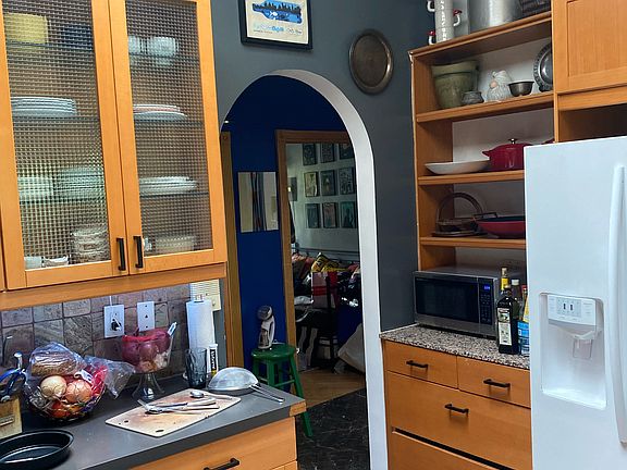 2nd image of 344 E 120th St APT 3