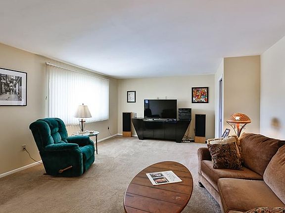 3rd image of 1204 Desert Hills Dr