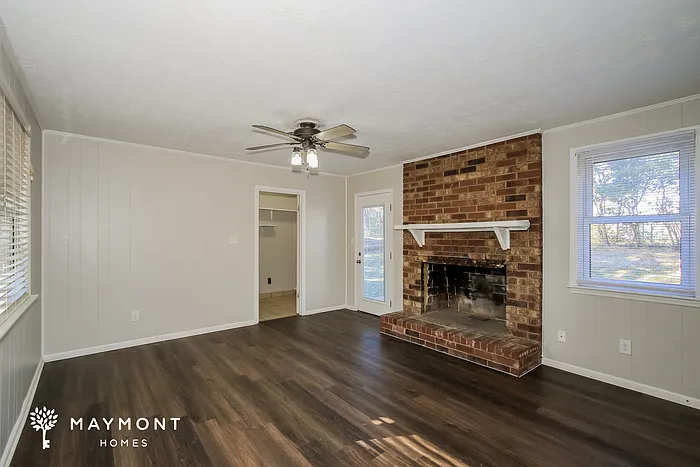 3 bed, 2.0 bath, 1293 sqft, $1,545 — Photo 3