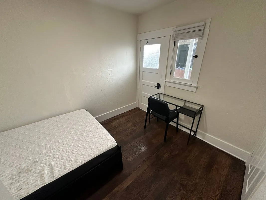 1 bed, 1.0 bath, 100 sqft, $795 — Photo 3