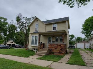 1401 W 2nd St, Perry, IA 50220