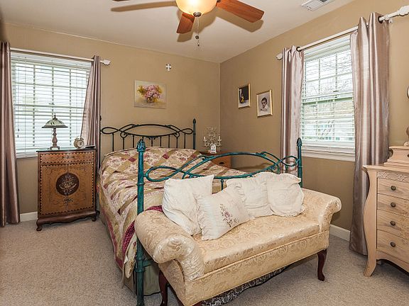 4th image of 51 Ashwood Dr