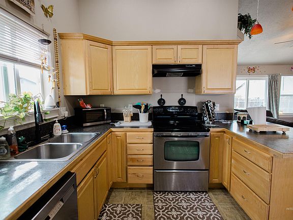 3rd image of 151 NE Malad Ct