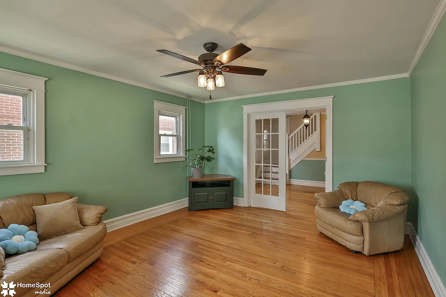 3 bed, 1200 sqft, $2,150 — Photo 3
