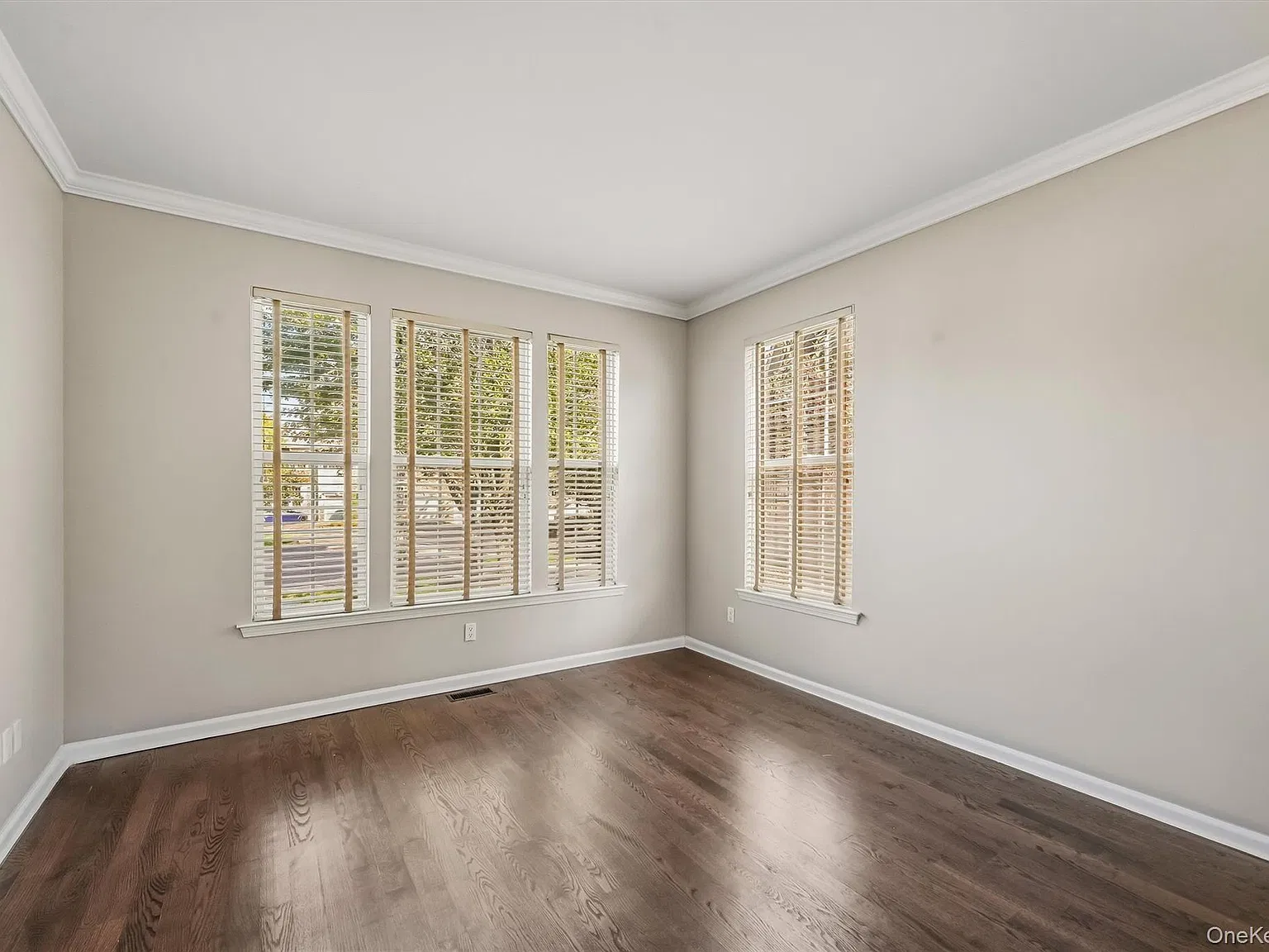 3 bed, 2.5 bath, 1976 sqft, $3,800 — Photo 4