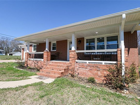 3rd image of 300 Abbotts Ave