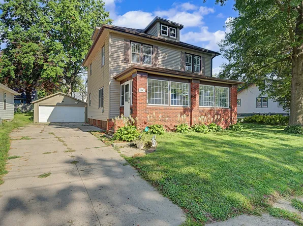 620 E 8th St S, Newton, IA 50208