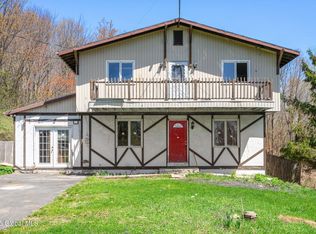 11 Charl Ln, Troy, NY 12180