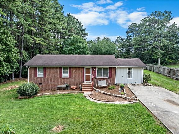 2nd image of 1493 Hartman Rd