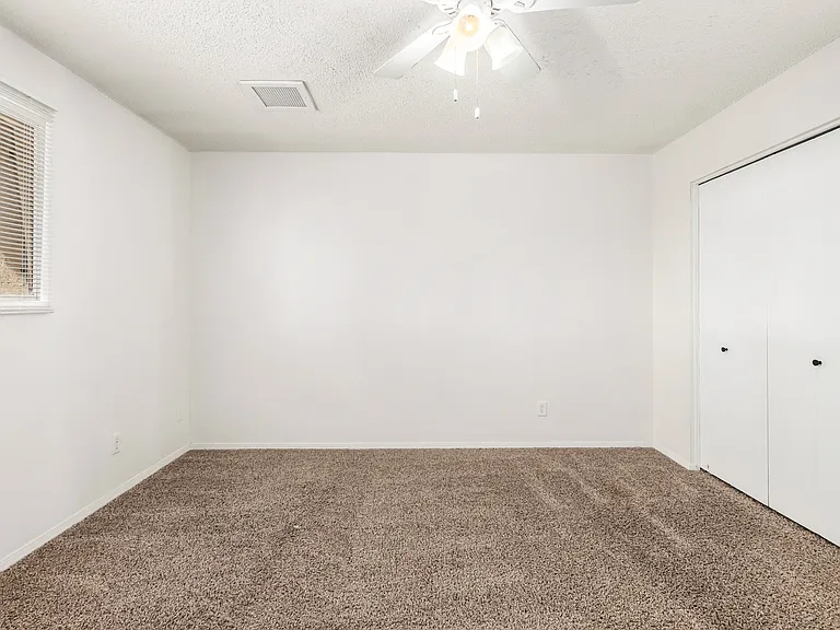1037 E Campus Dr — Photo 22