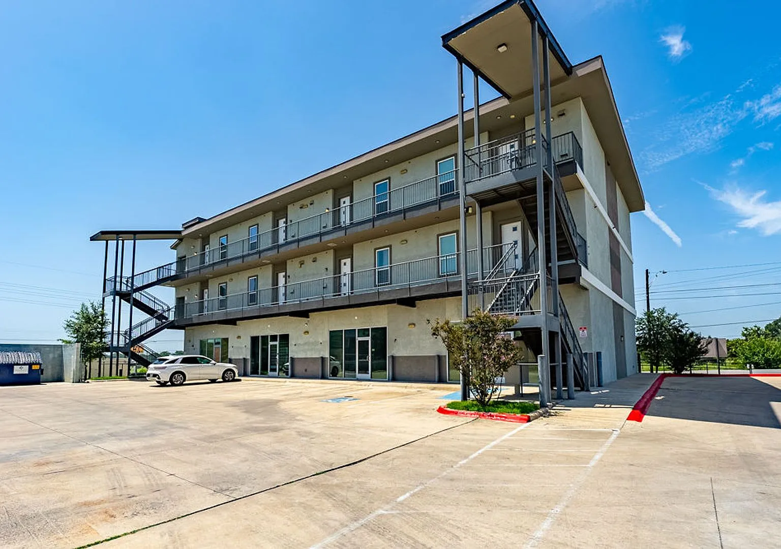 Stylish 2 bedroom, 2 bathroom Condo in East Austin. Must See Oportunity! — Photo 2