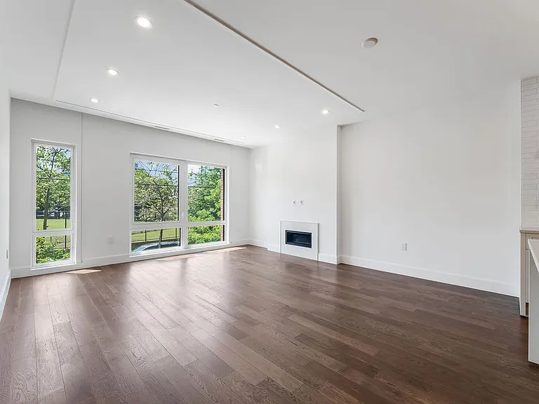 372 9th Luxury Rentals — Photo 48