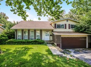 2 Hilltop Dr, Schaumburg, IL 60193